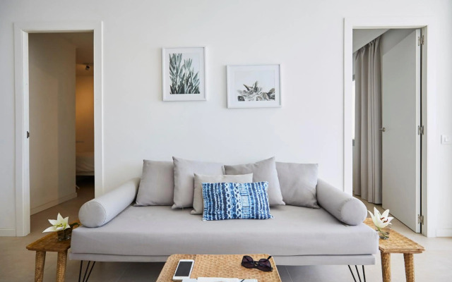 Sunny Beachfront Escape