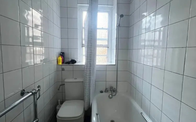 Marble Arch Chic Apartment With Air Conditioner
