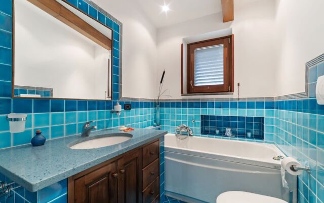 Lovely Holiday Home in Massa Lubrense With Whirlpool