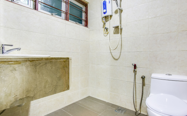 OYO 89571 Eco Palace Hotel