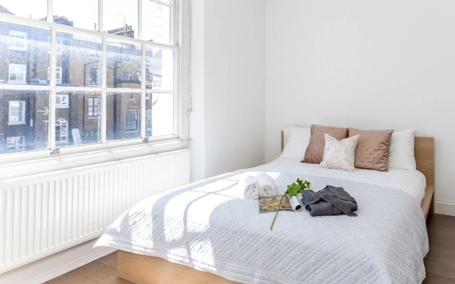 Gloucester Terrace by Lime Street