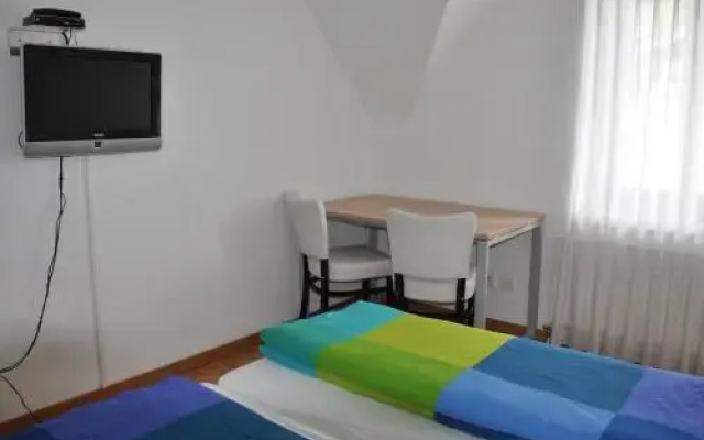August Restaurant Hotel