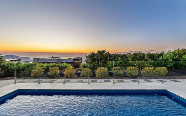 Clifftop Family Retreat With Views Pool