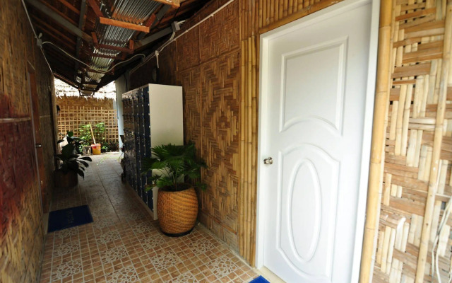Blanco Dorm Room & Restaurant