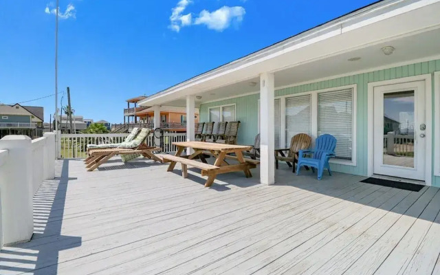 Always Sunny 3 Bedroom Home by RedAwning