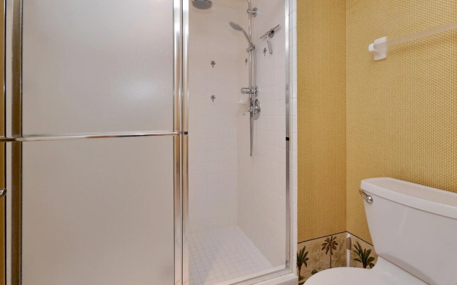 Tides Beach Club 5-354 by Vtrips