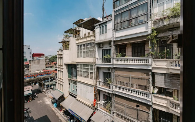 Tamundi Homestay Train street view