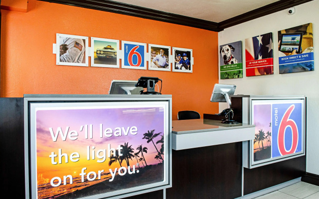 Motel 6 Modesto, CA - Downtown