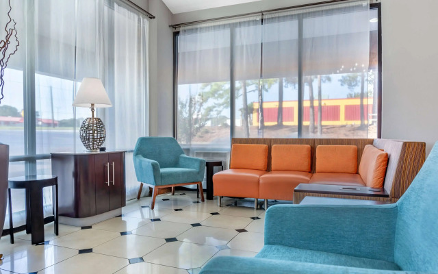 Days Inn & Suites by Wyndham Rocky Mount Golden East