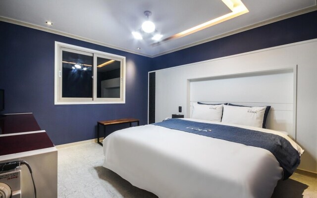 Yeosu Luna Hotel