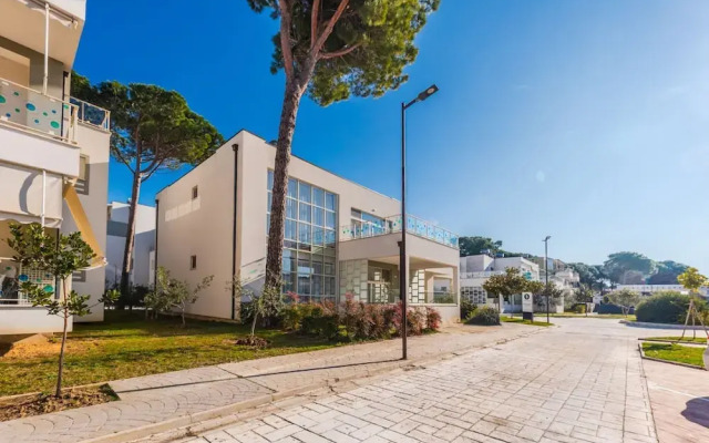 Stylish Studio With Spacious Balcony -trendafili