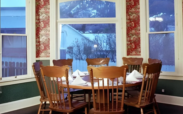 St. Elmo Hotel