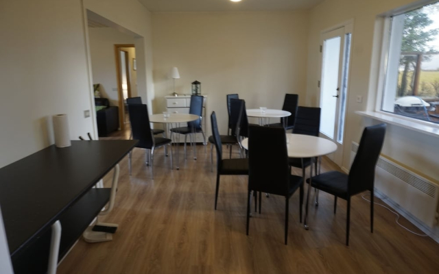 Hlíðarból Apartments