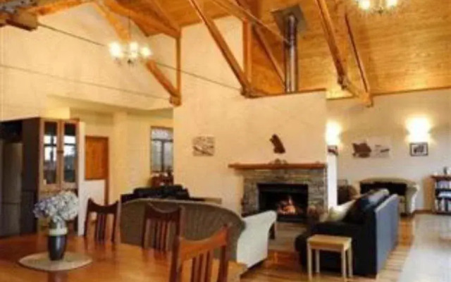 Mahitahi Lodge