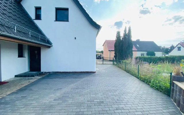 Großzügiges Ferienhaus am Senftenberger See mit 2 Terrassen