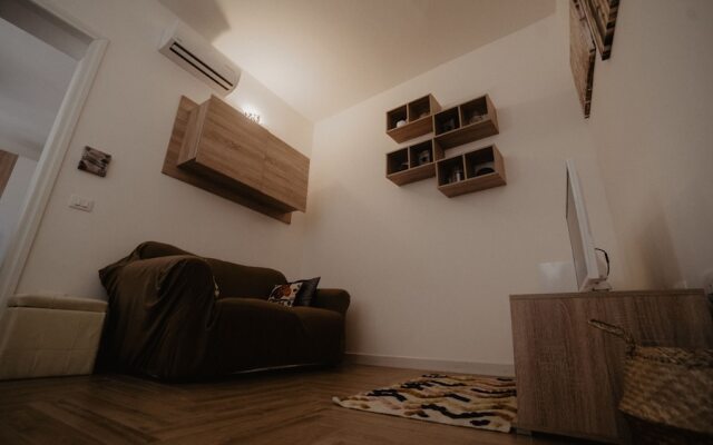 Gold Apartment