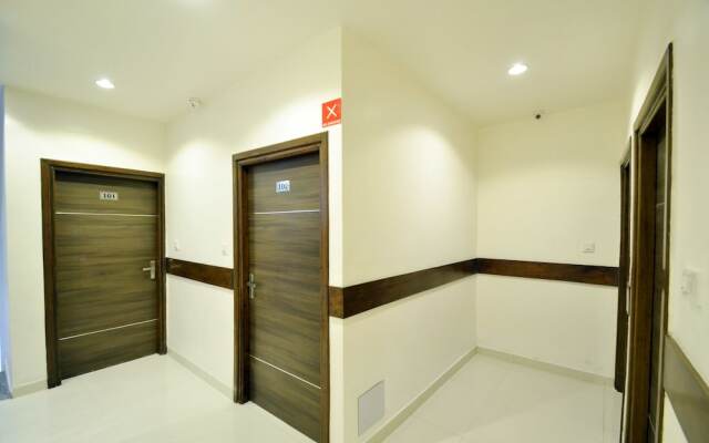 OYO Townhouse 561 Hotel Hollywood Heights