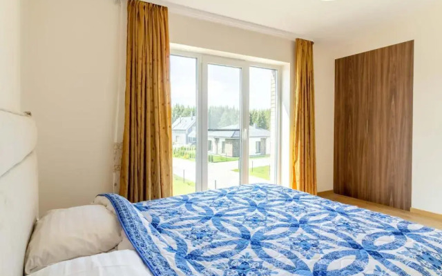 Green Acres Apartment, By cohost