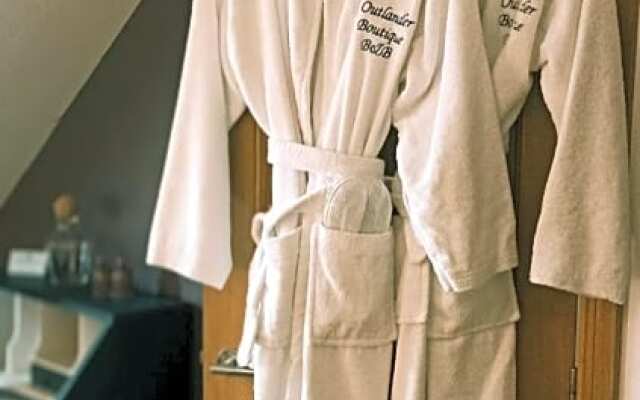 Outlander Boutique B&B King