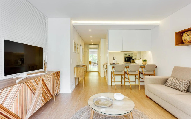 Wood Premium Downtown Apartment by DA'HOME