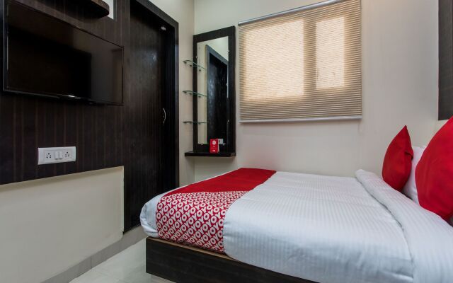 OYO 12128 Hotel Sajan Palace