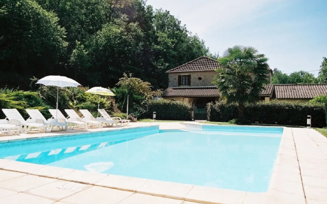Chic Holiday Home in Siorac-en-perigord With