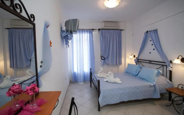 Dafnis Studios & Apartments