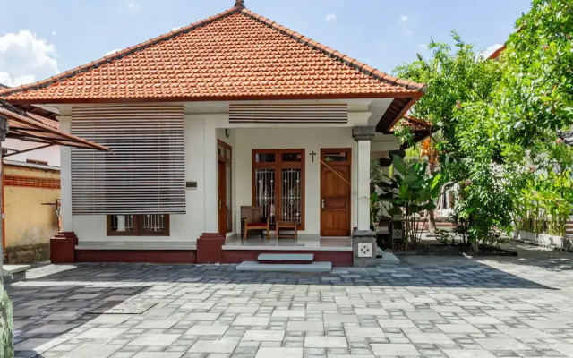 Collection O Near Seminyak Beach Formerly The Kumpi Hotel