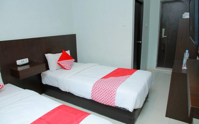 Grand Wisata Hotel by OYO Rooms