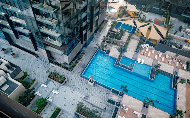 Unique bright studio with balcony in Marina Gate