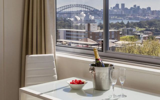 Macleay Hotel
