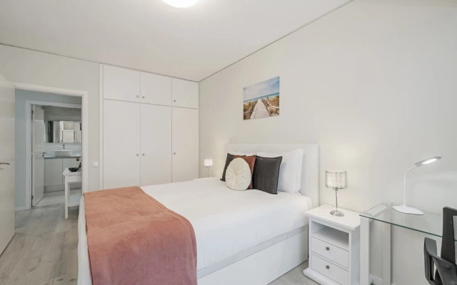 Apartment With sea View - Varandas do Lido I