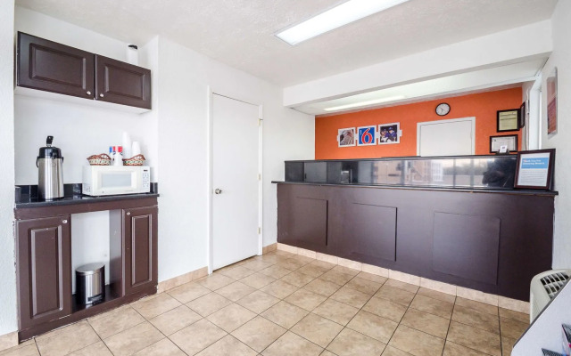 Motel 6 Commerce, GA