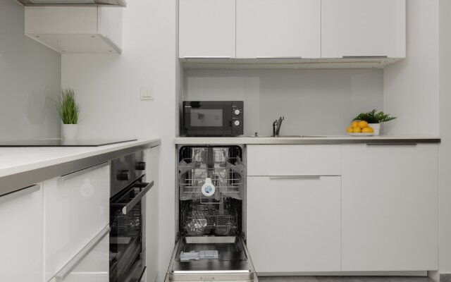 Studio With Balcony Kolejowa by Renters
