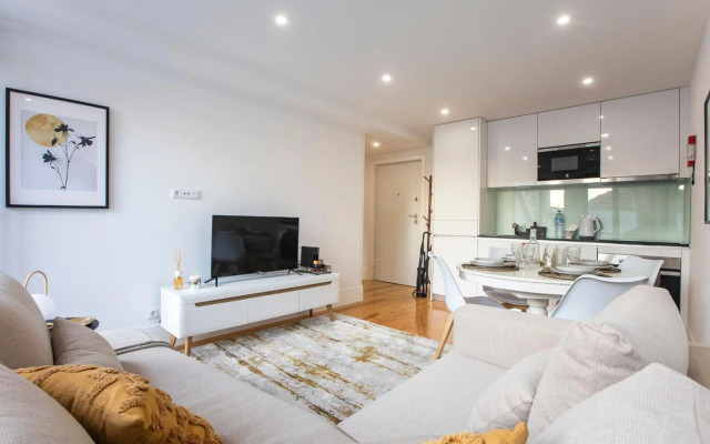 City Center 2BR Flat w/ AC by LovelyStay