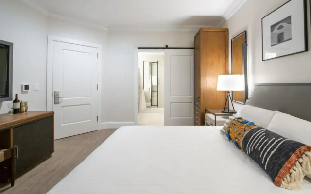 Hotel E