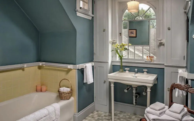 Baker City Blue Door Inn