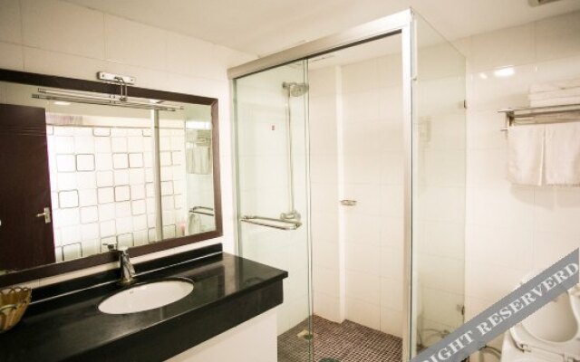 Donggang Business Hotel