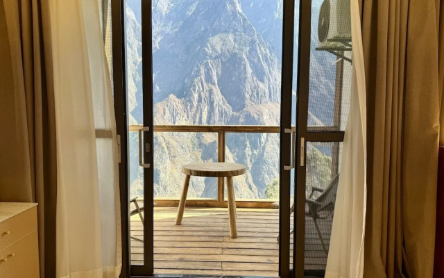 Tiger Leaping Half Way Guest House