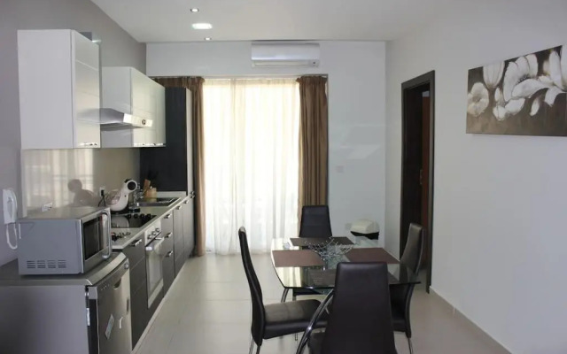 Sunny 2 bedroom, 2 bathrooms, seaside apt.