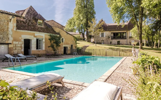 Ritzy Mansion in Sourzac With Tennis Court, Pool & Gym