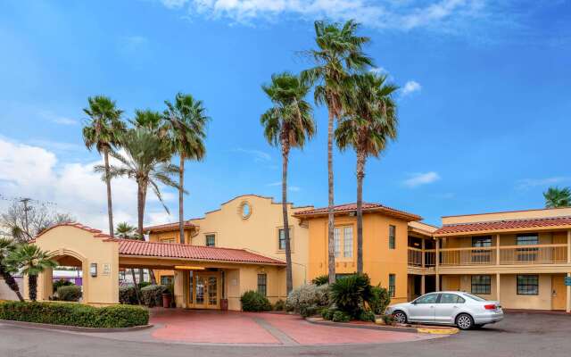 La Quinta Inn by Wyndham Laredo I-35