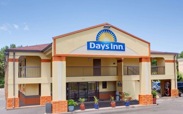 Days Inn by Wyndham Acworth