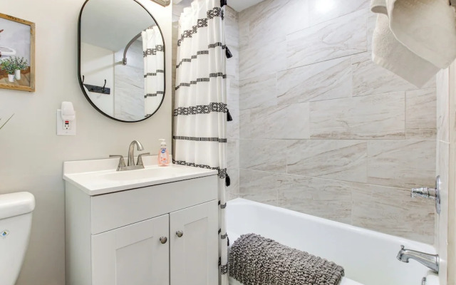 Charming Appleton Getaway ~ 3 Mi to Downtown!