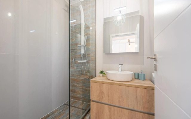 Trendy flat by the University