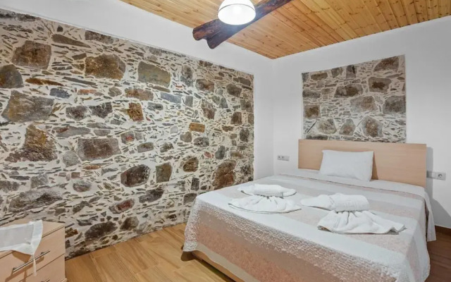 Maria s House With View in Kambos