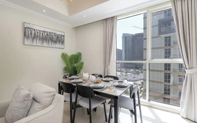 Heaven Crest Vacation Homes Downtown - Studio, 1, & 3 Bedroom Suites 2 minute walk to Dubai Mall and Burj Khalifa
