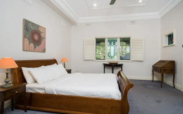 Incredible 3-bed Renovated Home With Huge Garden