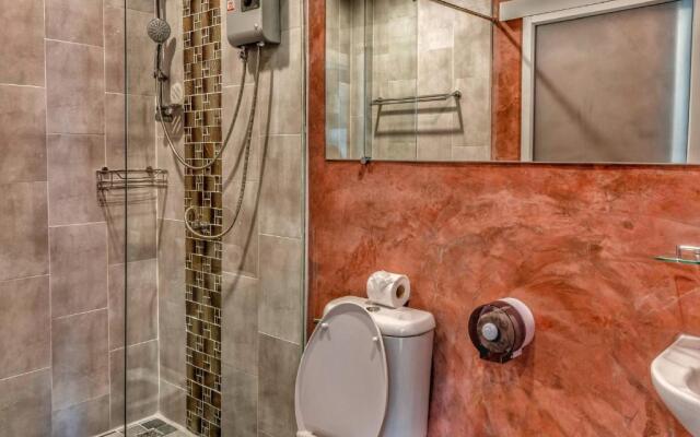 Tropical Living in Modern Villa Lancelot