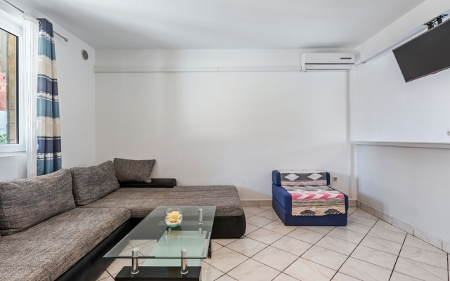 Homely Apartment in Vir With Balcony